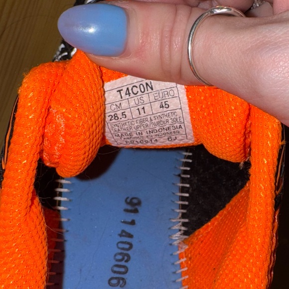 Like new ASICS men’s sneakers size 11 👟 - Picture 3 of 9